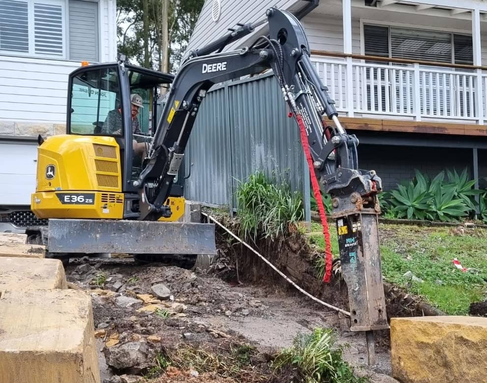 John-Deere-Excavator with attachment